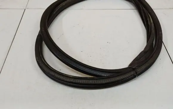 Saab 9-3 Ver2 Rubber seal front coupe door 