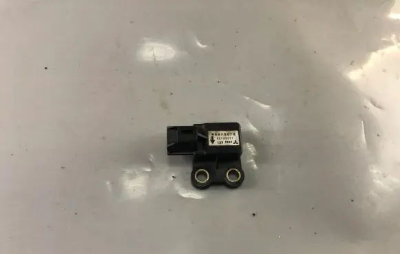 Mitsubishi Pajero Pinin Airbag deployment crash/impact sensor MR475078 X2T22371