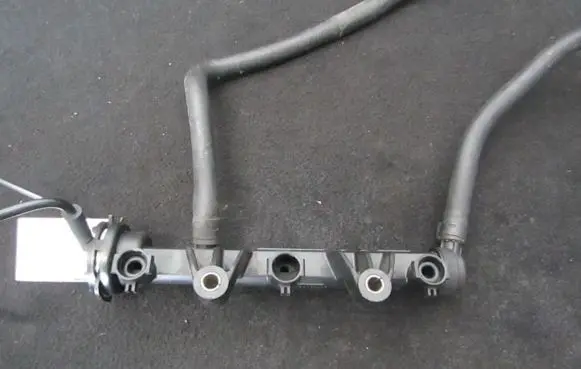 Volkswagen Golf III Fuel main line pipe 030133319c 03d906031c