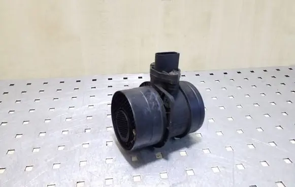 Volkswagen Touareg I Mass air flow meter 0281002461 074906461B