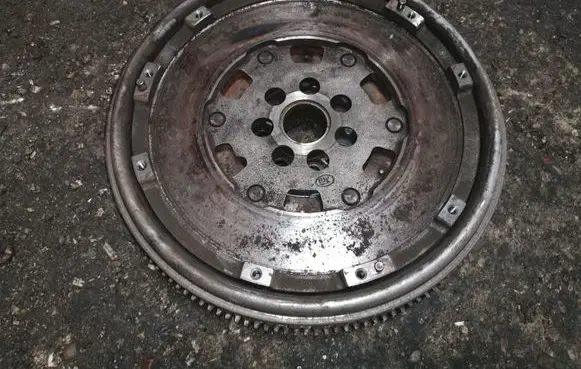 Nissan Juke I F15 Dual mass flywheel 302055779R