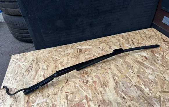 Volvo XC60 Windshield/front glass wiper blade W000078545