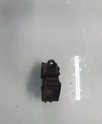Nissan Primera Electric window control switch C8DD705N 25411AV600 952N1