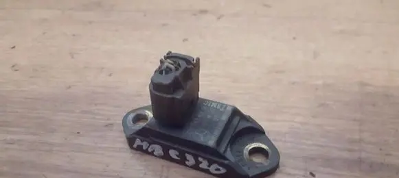 Mercedes-Benz C W203 Airbag deployment crash/impact sensor 0025426918 01w20