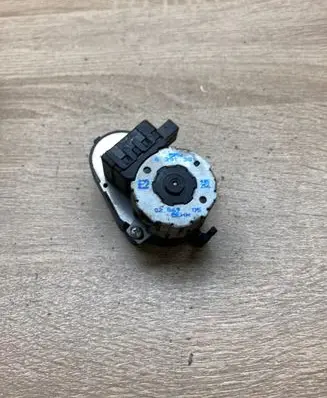 BMW 7 E38 Air flap motor/actuator 8391381