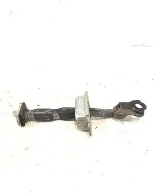 Nissan Qashqai+2 Rear door check strap stopper