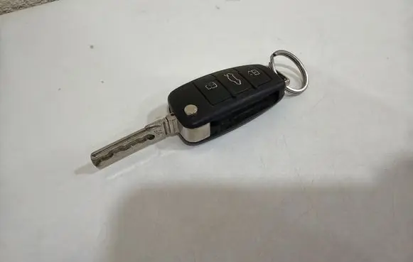 Audi A6 S6 C6 4F Ignition key/card
