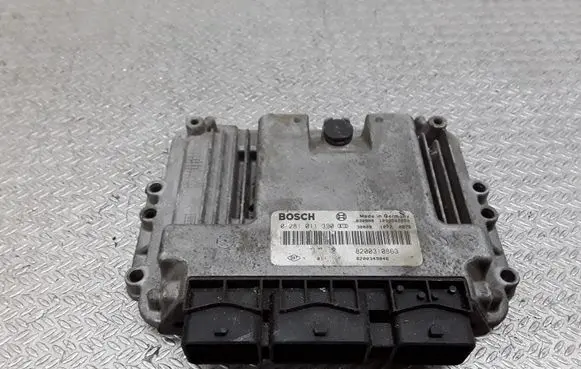 Renault Megane II Engine control unit/module 0281011390 8200310863