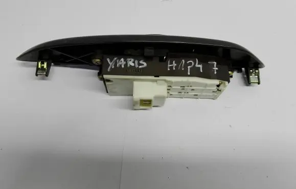 Toyota Yaris Central console control unit 