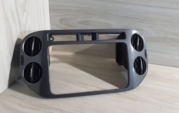Radio/GPS head unit trim