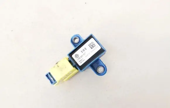 Volkswagen Scirocco Airbag deployment crash/impact sensor 1k8955557 5wk44008