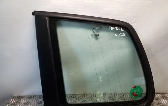 Volkswagen Touran I Rear side window