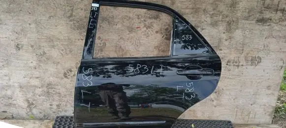 Lexus IS 200-300 Rear door