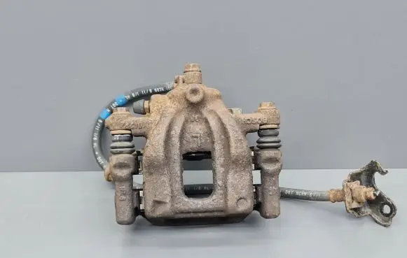 Honda CR-V Rear brake caliper