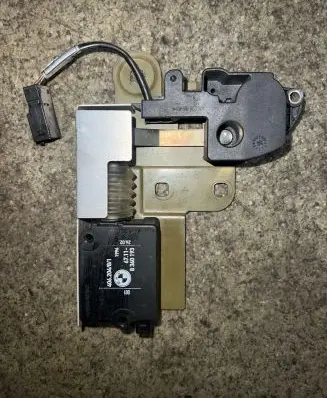 BMW 5 E34 Tailgate window lock/catch/latch 8360193 8120419