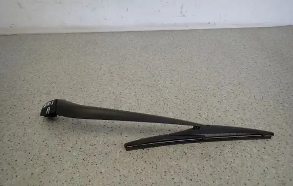 Toyota Auris 150 Front wiper blade arm 