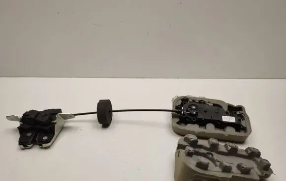 Mercedes-Benz ML W166 Loading door lock A2047400735