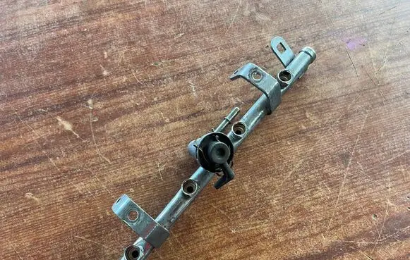 Mini One - Cooper R50 - 53 Fuel injector supply line/pipe 04891336AA 2242EBB