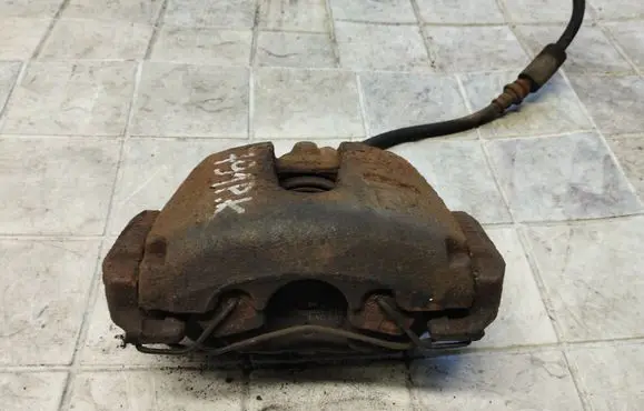 Mazda 3 I Front brake caliper