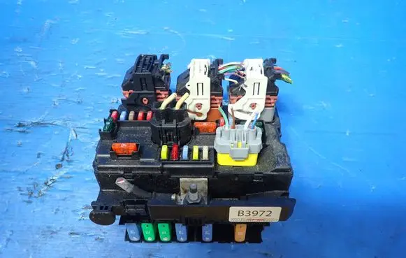 Citroen C3 Fuse module 9667199680