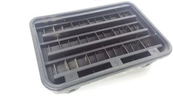 Quarter panel pressure vent