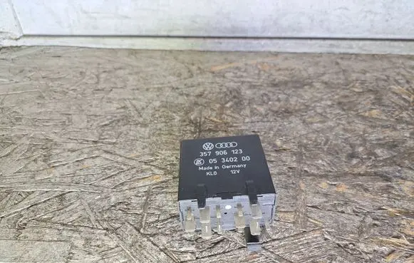 Volkswagen PASSAT B3 Other relay 357906123 05340200 134