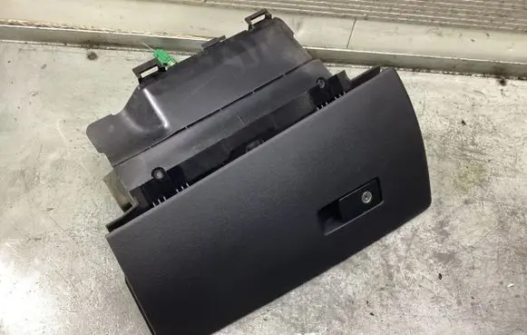 Volvo V70 Glove box 39891975 30676280