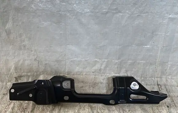 Fender mounting bracket
