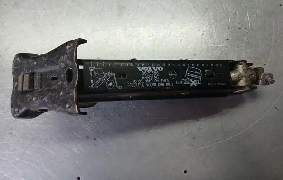 Volvo V70 Front window lifting mechanism without motor 8679368
