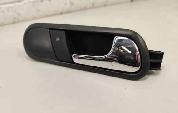 Seat Ibiza III (6L) Front door interior handle 6L1837114E E002064 1837114
