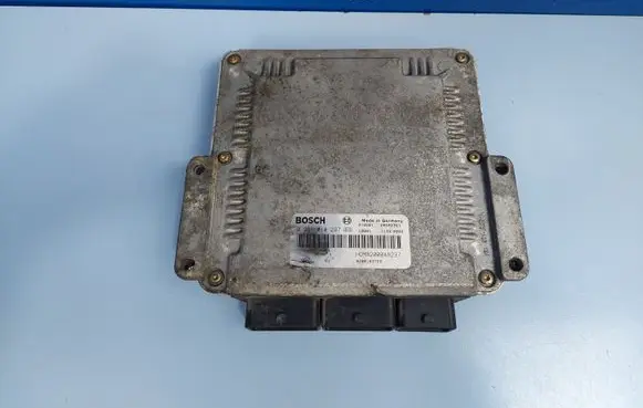 Renault Laguna II Engine control unit/module 8200183768 0281010297