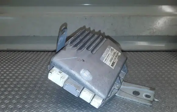 Toyota Corolla E120 E130 Power steering control unit/module 8965002090