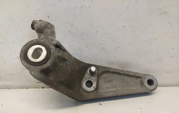 Opel Corsa D Gearbox mounting bracket 13130723