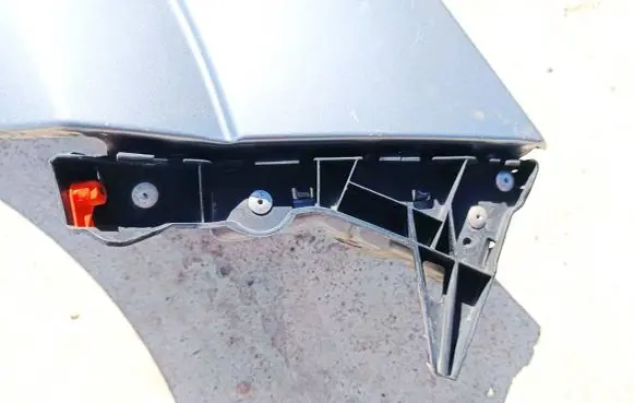 Opel Astra H Front bumper mounting bracket