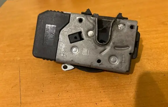 Opel Vivaro Rear door lock 8200282303 93851809