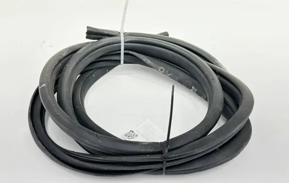 Toyota Sienna XL40 IV Rubber seal front door (on door)