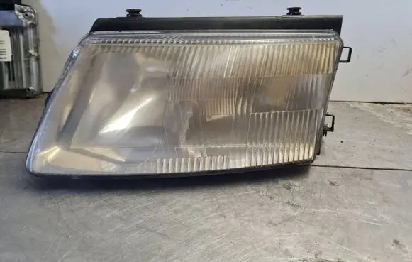 Volkswagen PASSAT B5 Headlight/headlamp dust cover 147969