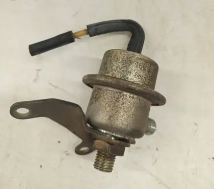 Mercedes-Benz S W126 Fuel pressure regulator 0280161012 A0000780692 0000780692