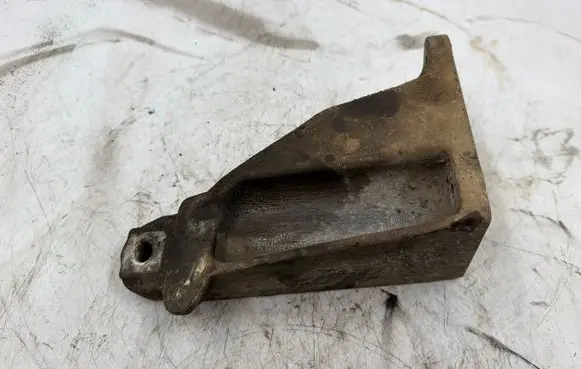 Mitsubishi Lancer X Engine mounting bracket 68572910