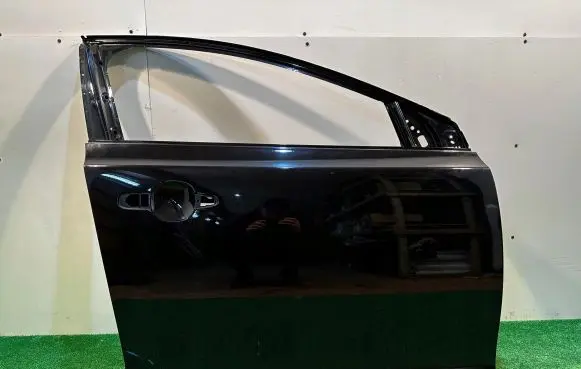 Volvo V40 Front door