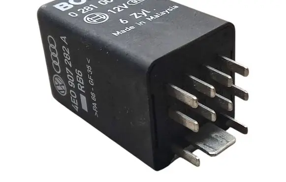Audi A4 S4 B7 8E 8H Glow plug pre-heat relay 4E0907282A 0281003029