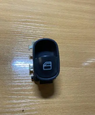 Mercedes-Benz C W203 Electric window control switch 2038200210 C1090