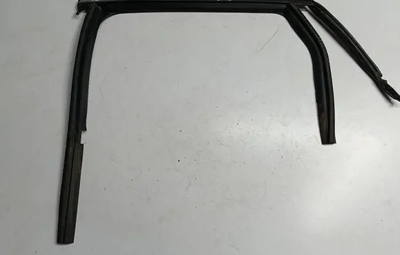 Volvo V40 Rear door glass trim molding 31278599