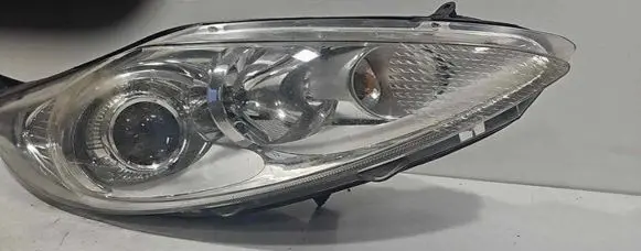 Ford Fiesta Headlight/headlamp