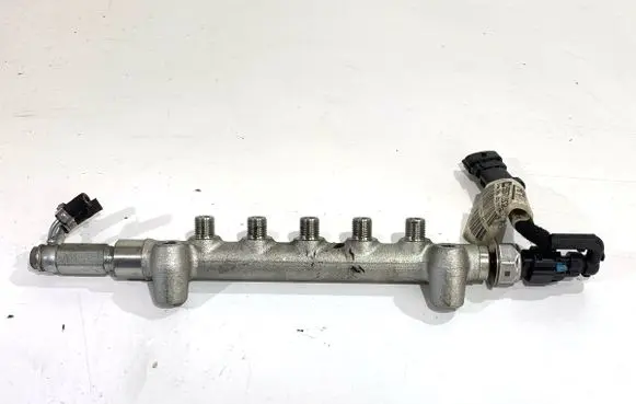 Opel Zafira C Fuel main line pipe 55570022