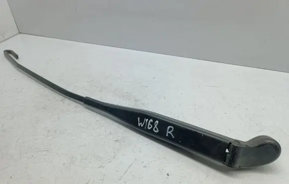 Front wiper blade arm