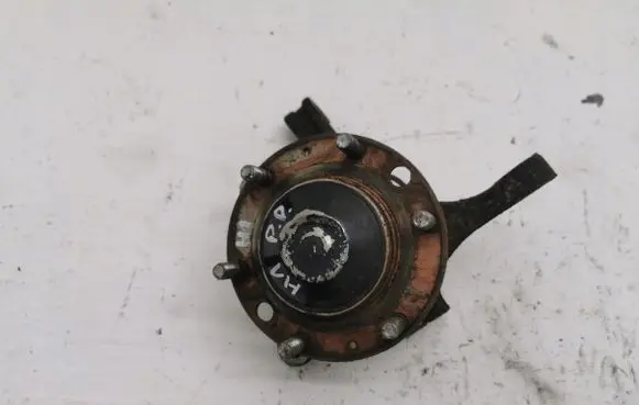 Hyundai Lantra II Front wheel hub spindle knuckle