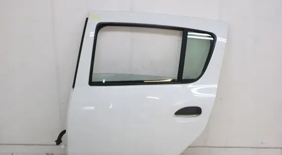 Dacia Sandero Rear door