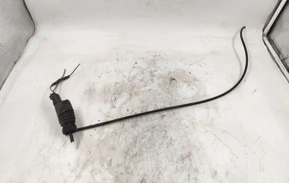 BMW 5 E39 Windscreen/windshield washer pump