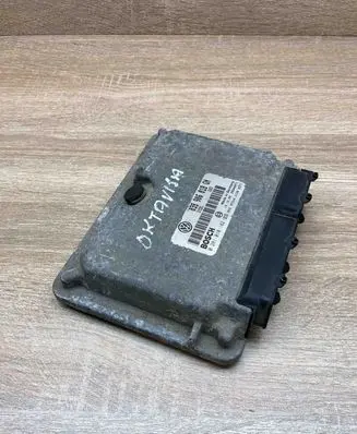 Skoda Octavia Mk2 (1Z) Engine control unit/module ECU 038906018GN 0281010182